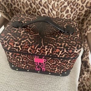 Victoria’s Secret cosmo case brand new